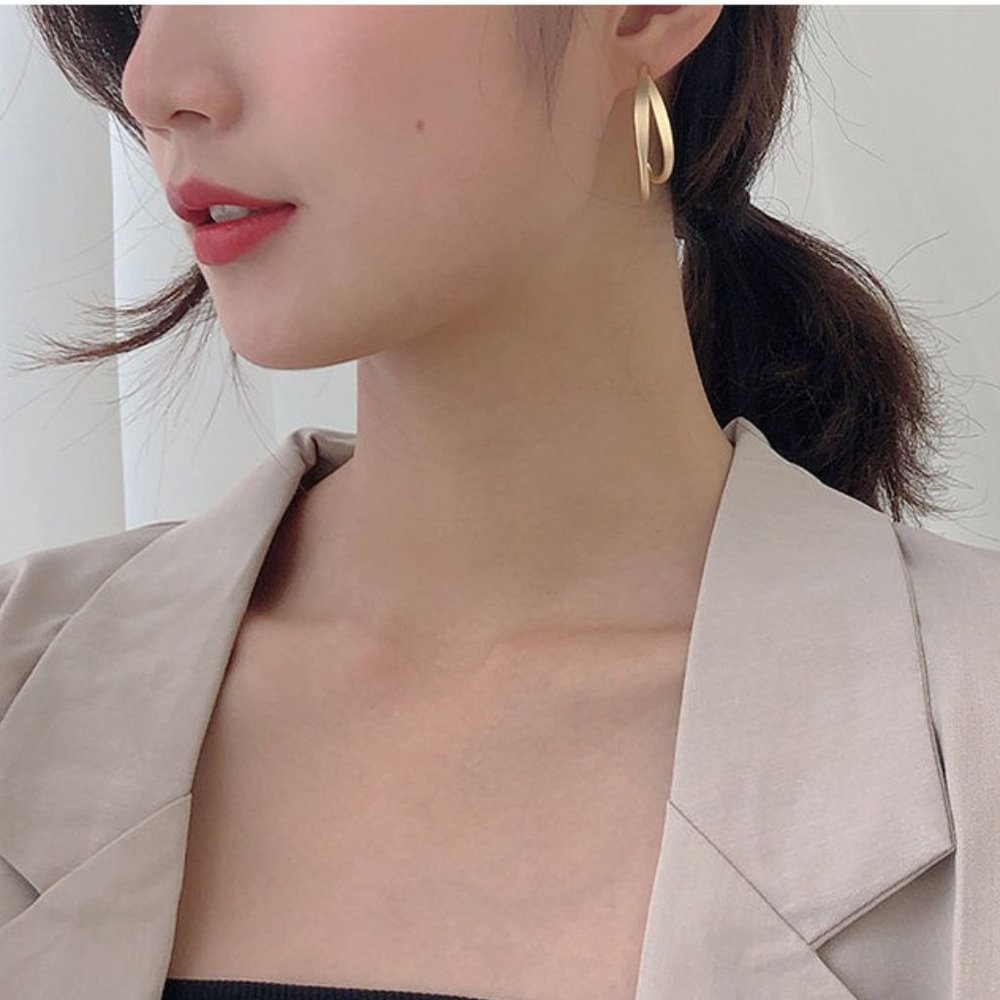 Modern Curve Hoop Earrings - Picture 6 of 13